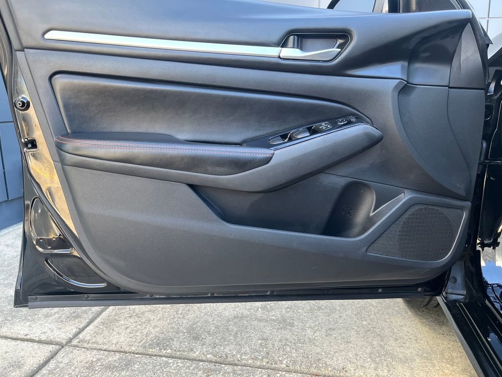 Used 2024 Nissan Altima 2.5 SR image 11