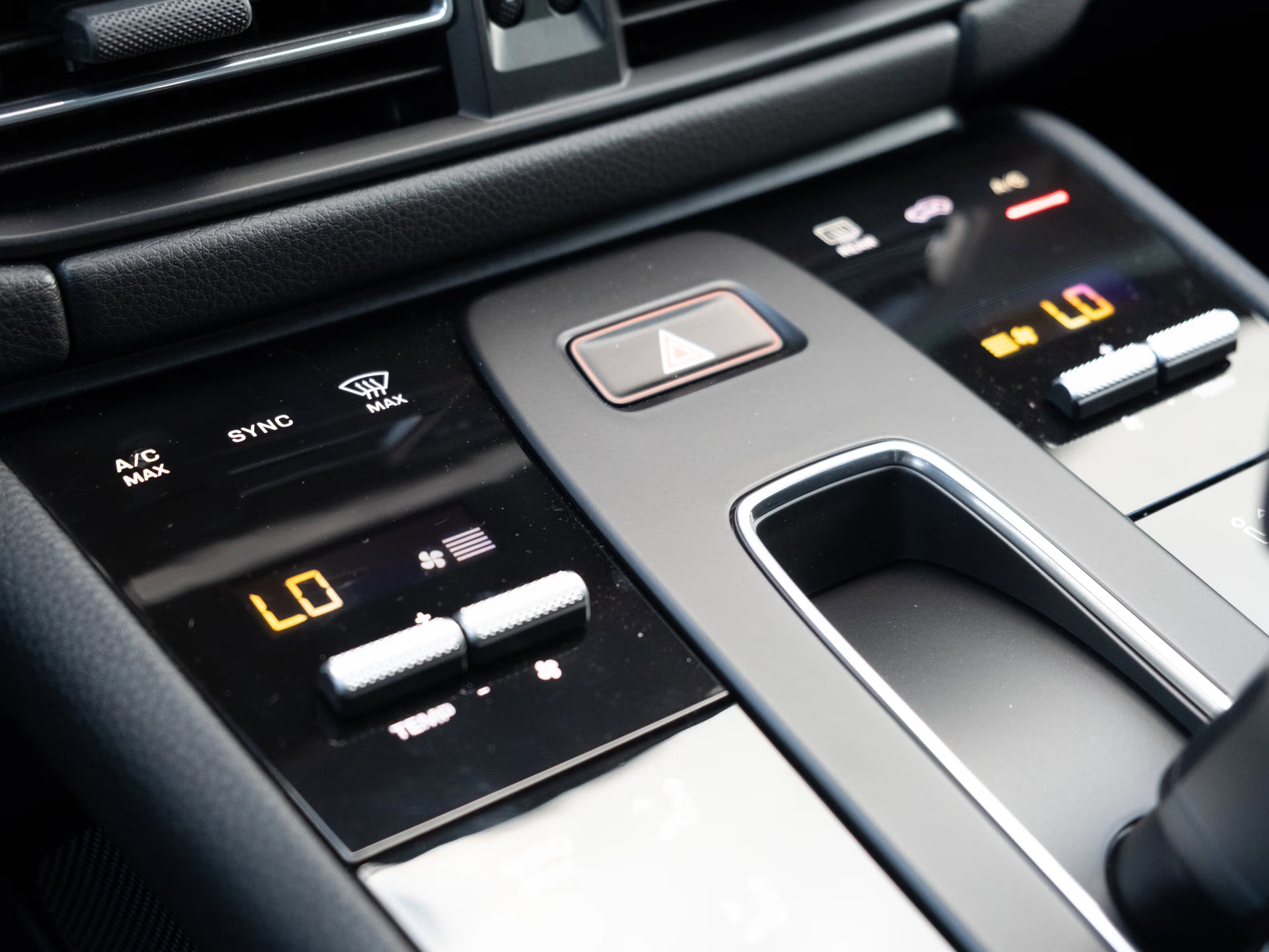 Certified 2025 Porsche Macan image 20