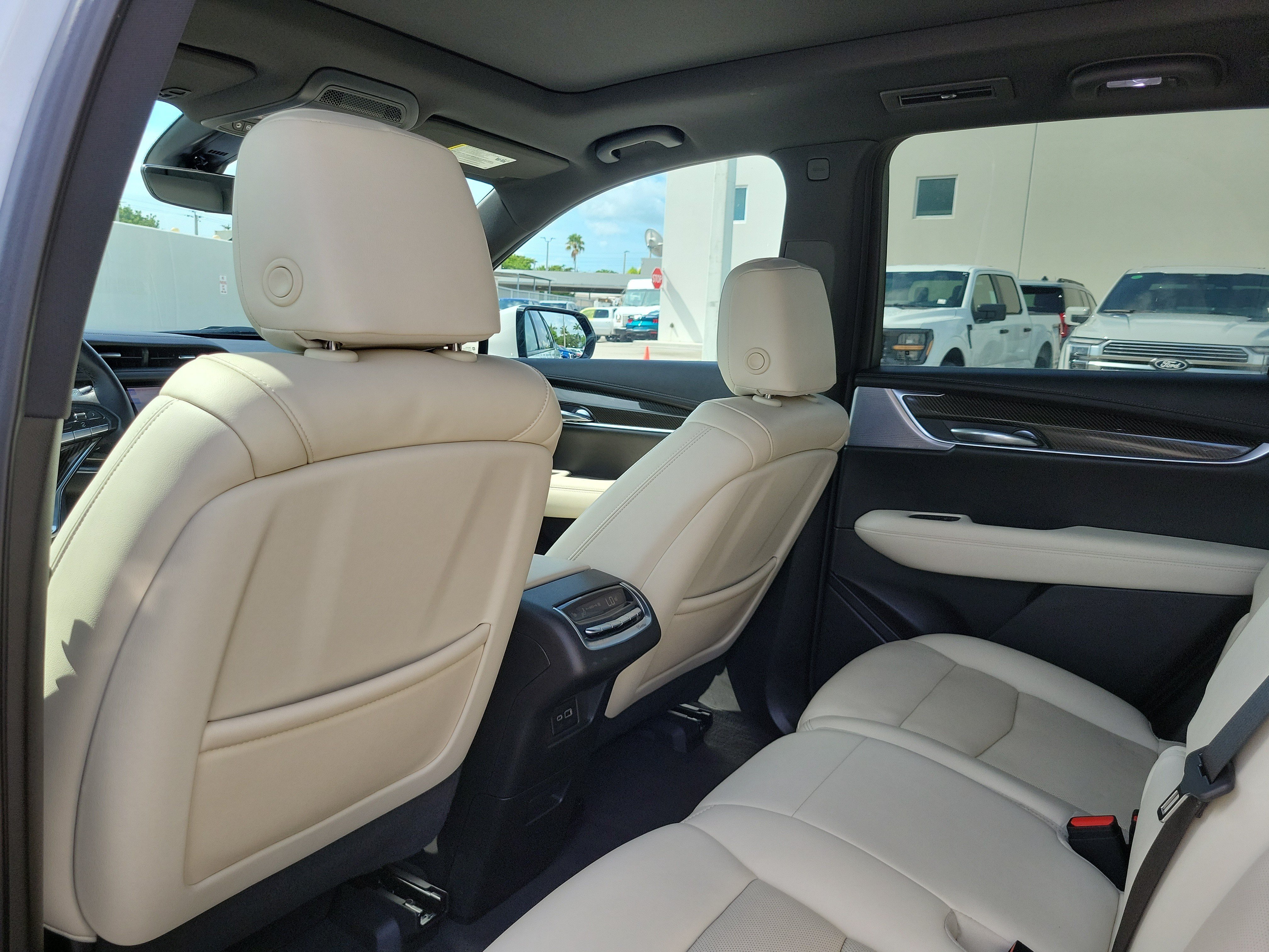 Used 2023 Cadillac XT6 Sport w/ Technology Package AWD/4WD image 15