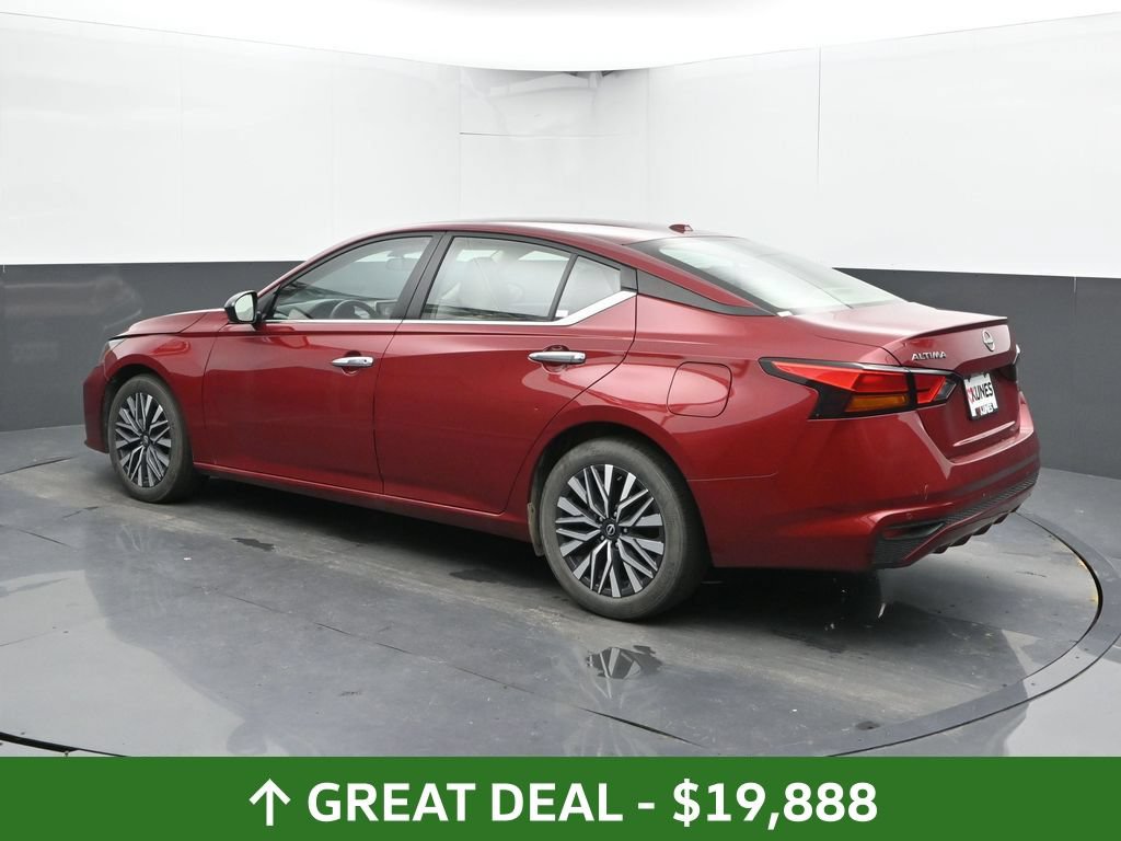 Used 2025 Nissan Altima 2.5 SV FWD image 11