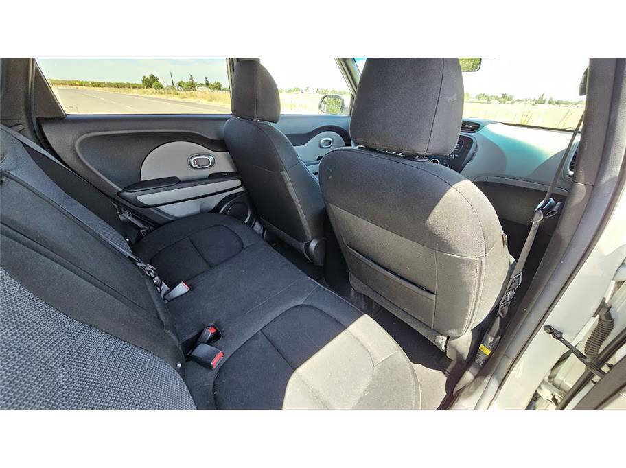 Used 2017 Kia Soul + image 21