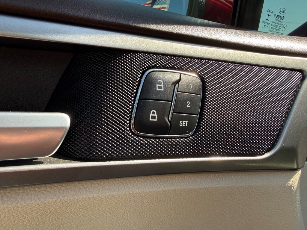 Used 2018 Ford Fusion Energi Platinum FWD image 22
