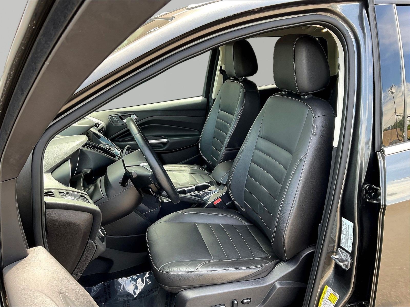 Used 2015 Ford Escape Titanium FWD image 21