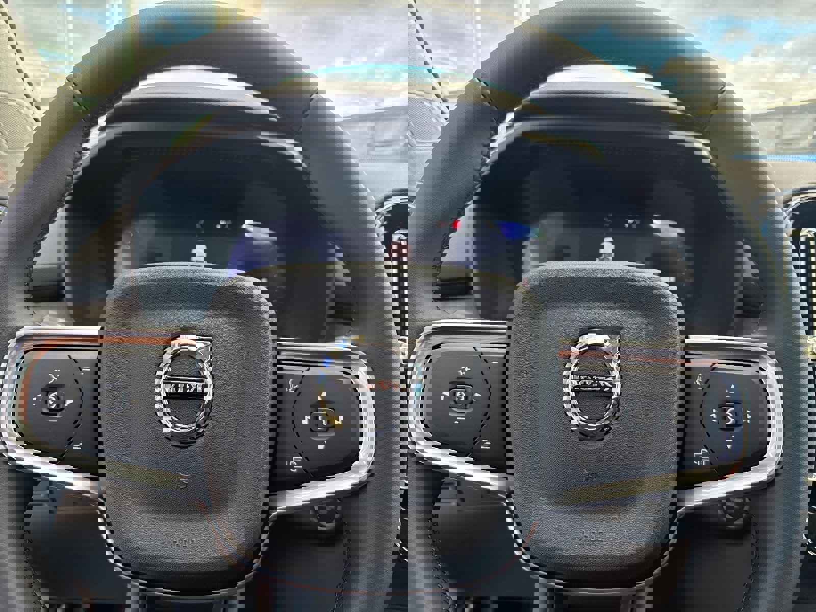 New 2026 Volvo XC40 B5 Ultra w/ Protection Package Premier image 26