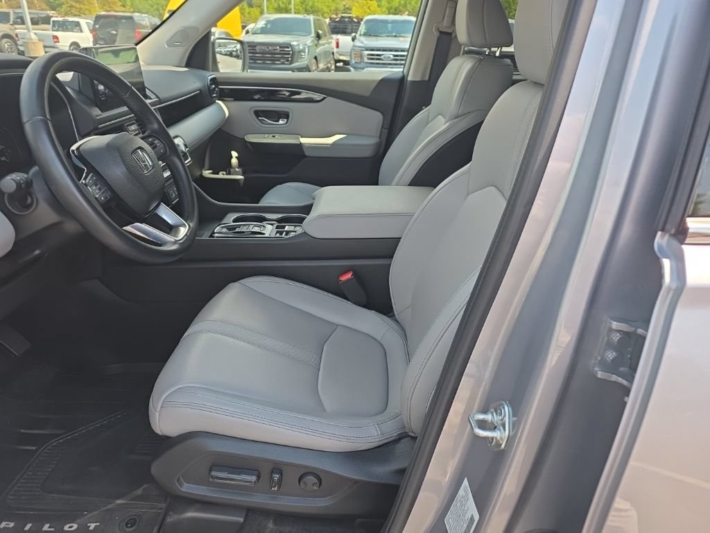 Used 2023 Honda Pilot Touring image 11