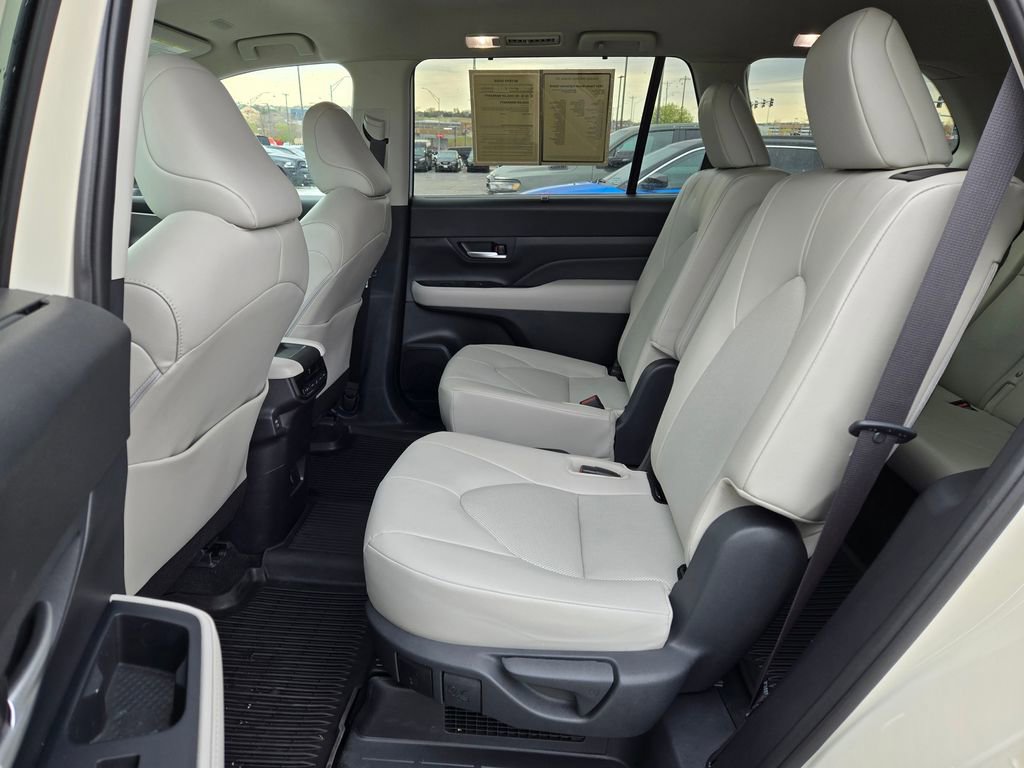 Used 2024 Toyota Grand Highlander XLE image 28