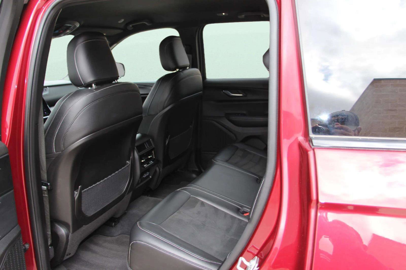 Used 2025 Jeep Grand Cherokee Altitude image 24