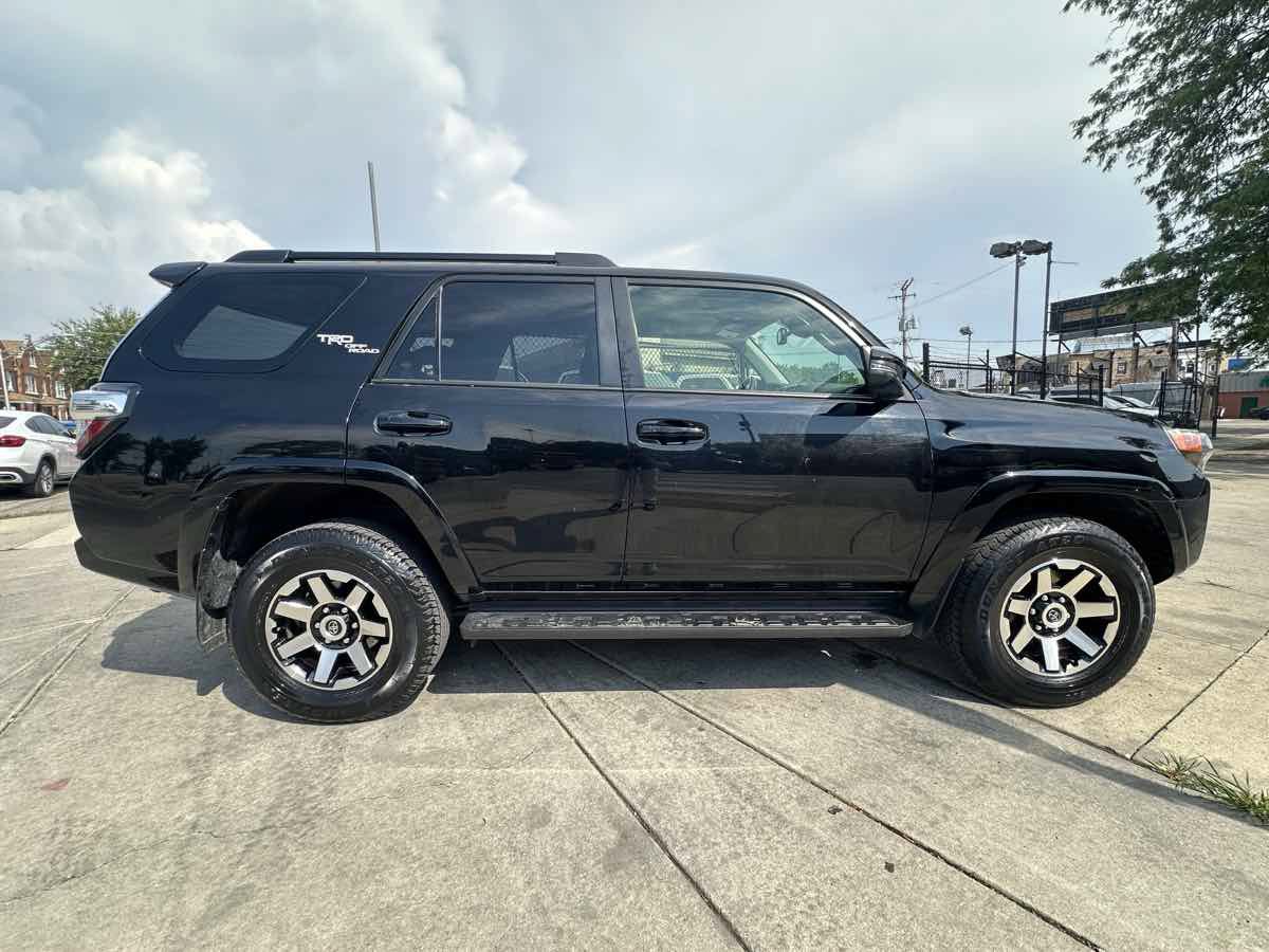 Used 2024 Toyota 4Runner TRD Off-Road Premium AWD/4WD image 4
