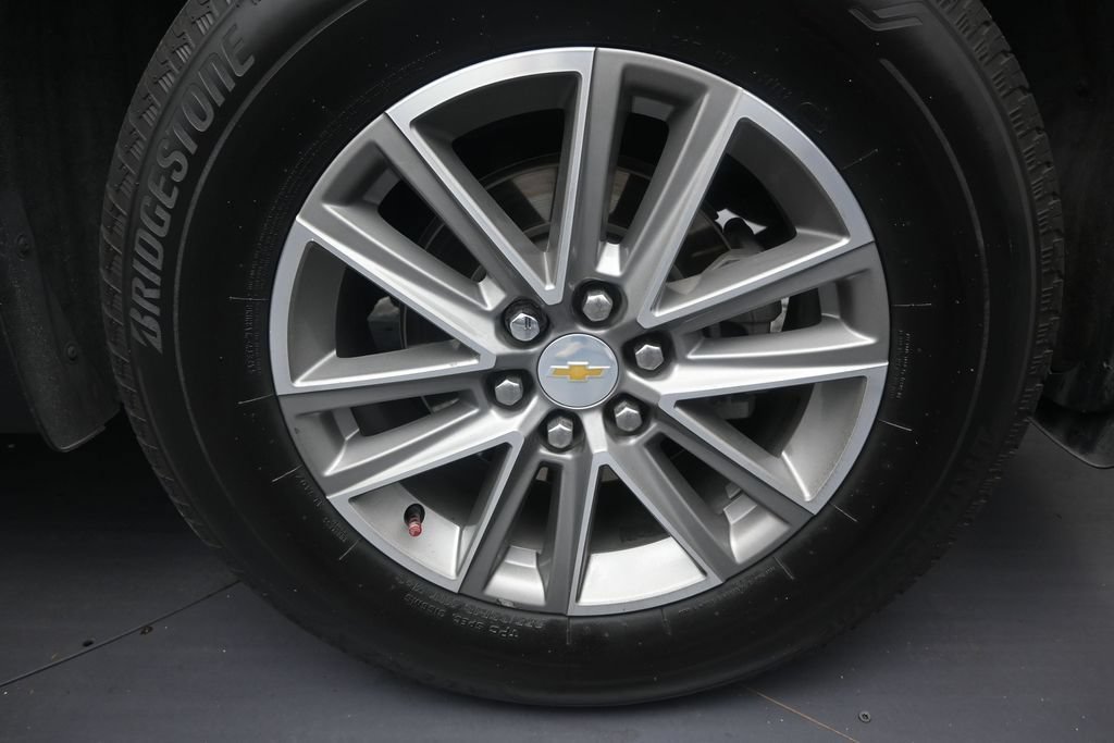Used 2023 Chevrolet Traverse LS FWD image 10