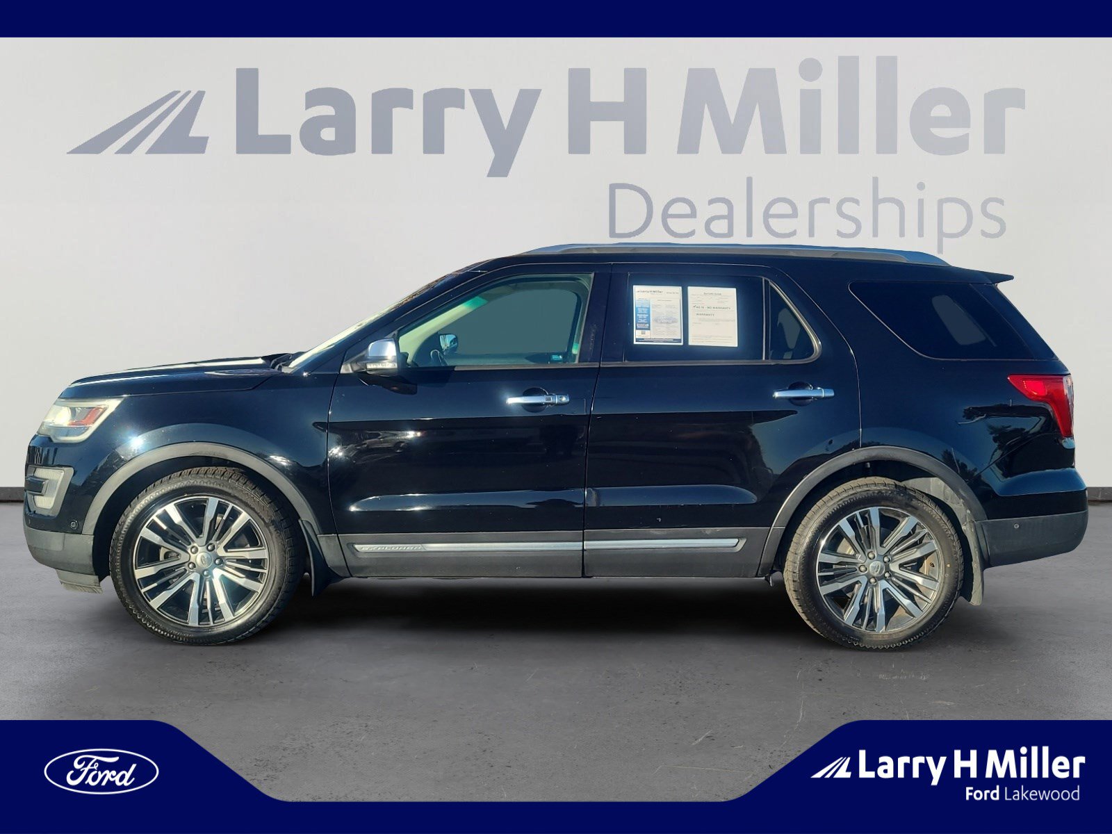 Used 2016 Ford Explorer Platinum image 2