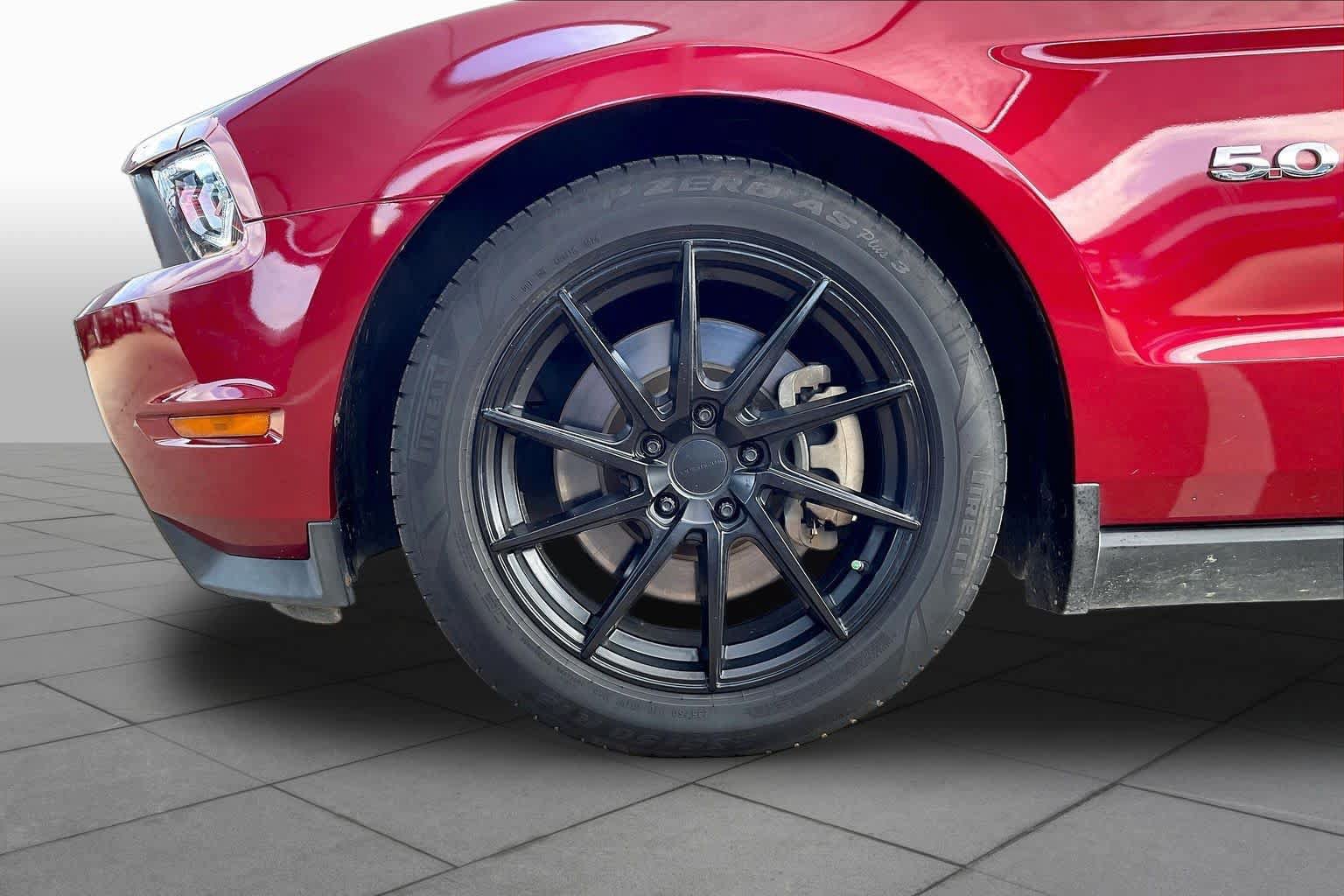 Used 2011 Ford Mustang GT Premium w/ Security Pkg RWD image 9