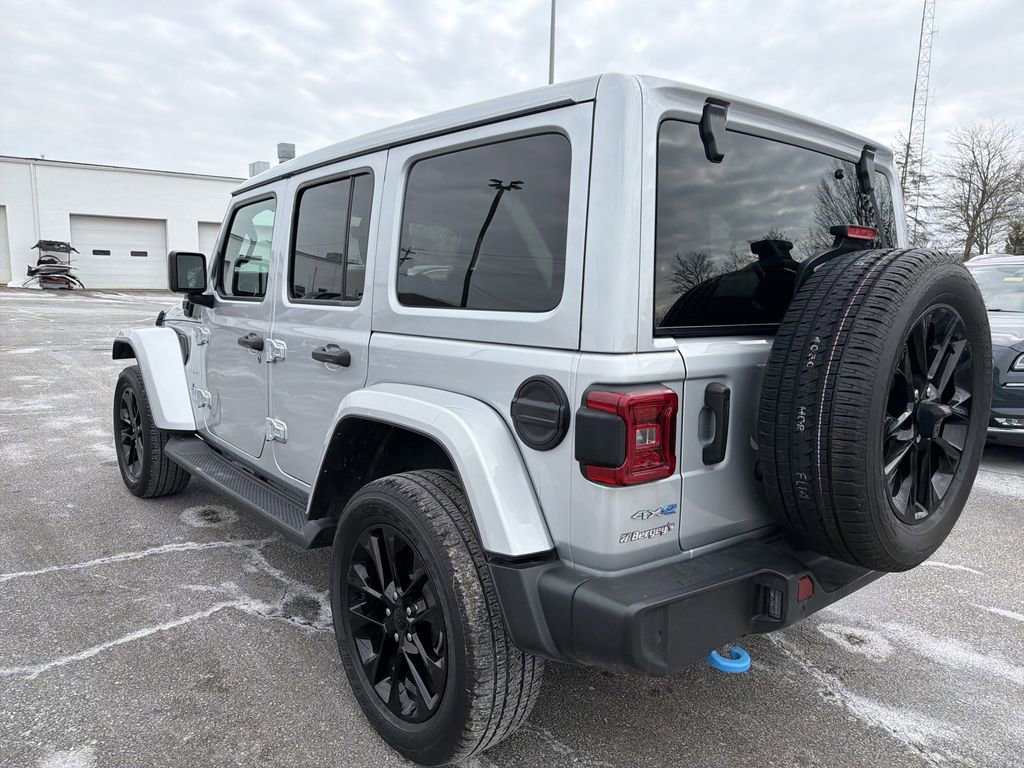 Used 2022 Jeep Wrangler Unlimited Sahara w/ Cold Weather Group AWD/4WD image 3