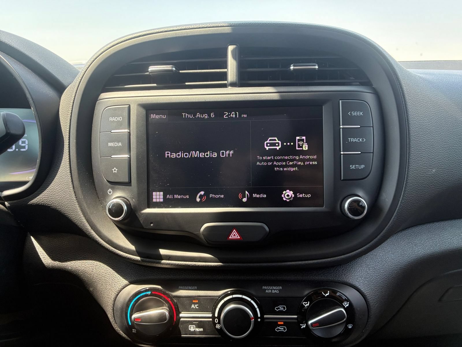 Used 2025 Kia Soul LX w/ LX Technology Package FWD image 16