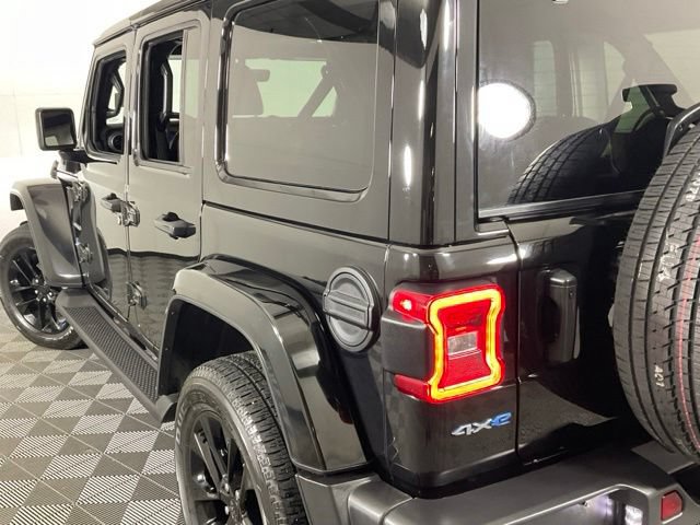 Used 2022 Jeep Wrangler Unlimited Sahara w/ Cold Weather Group AWD/4WD image 29