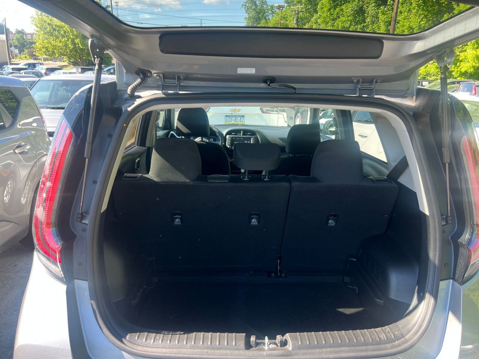 Used 2025 Kia Soul LX w/ LX Technology Package FWD image 25