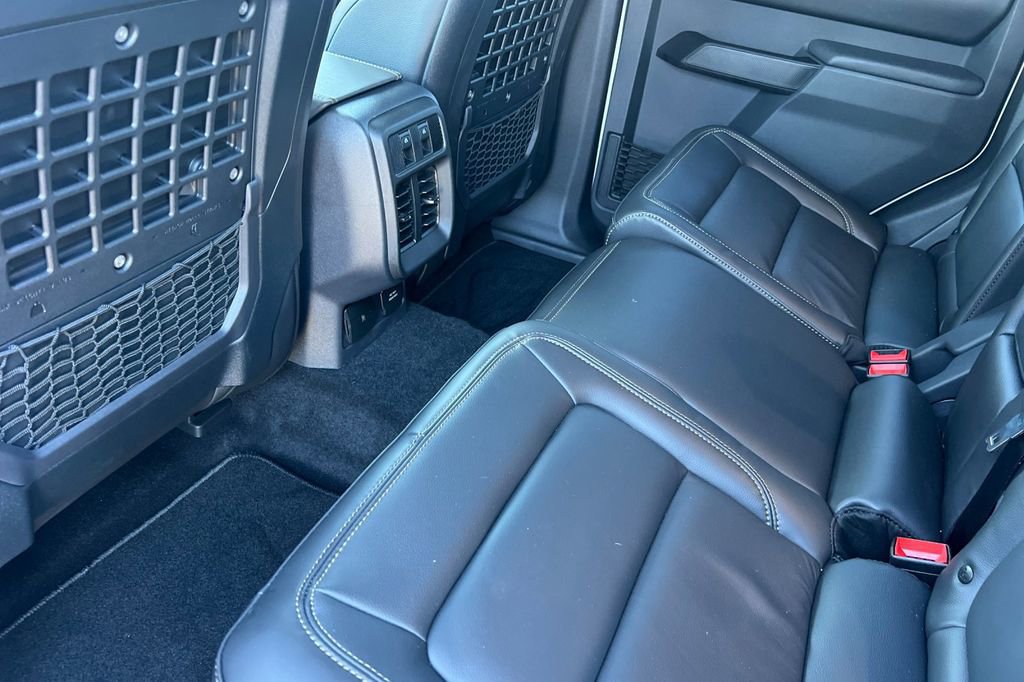 Used 2025 Ford Bronco Badlands image 13