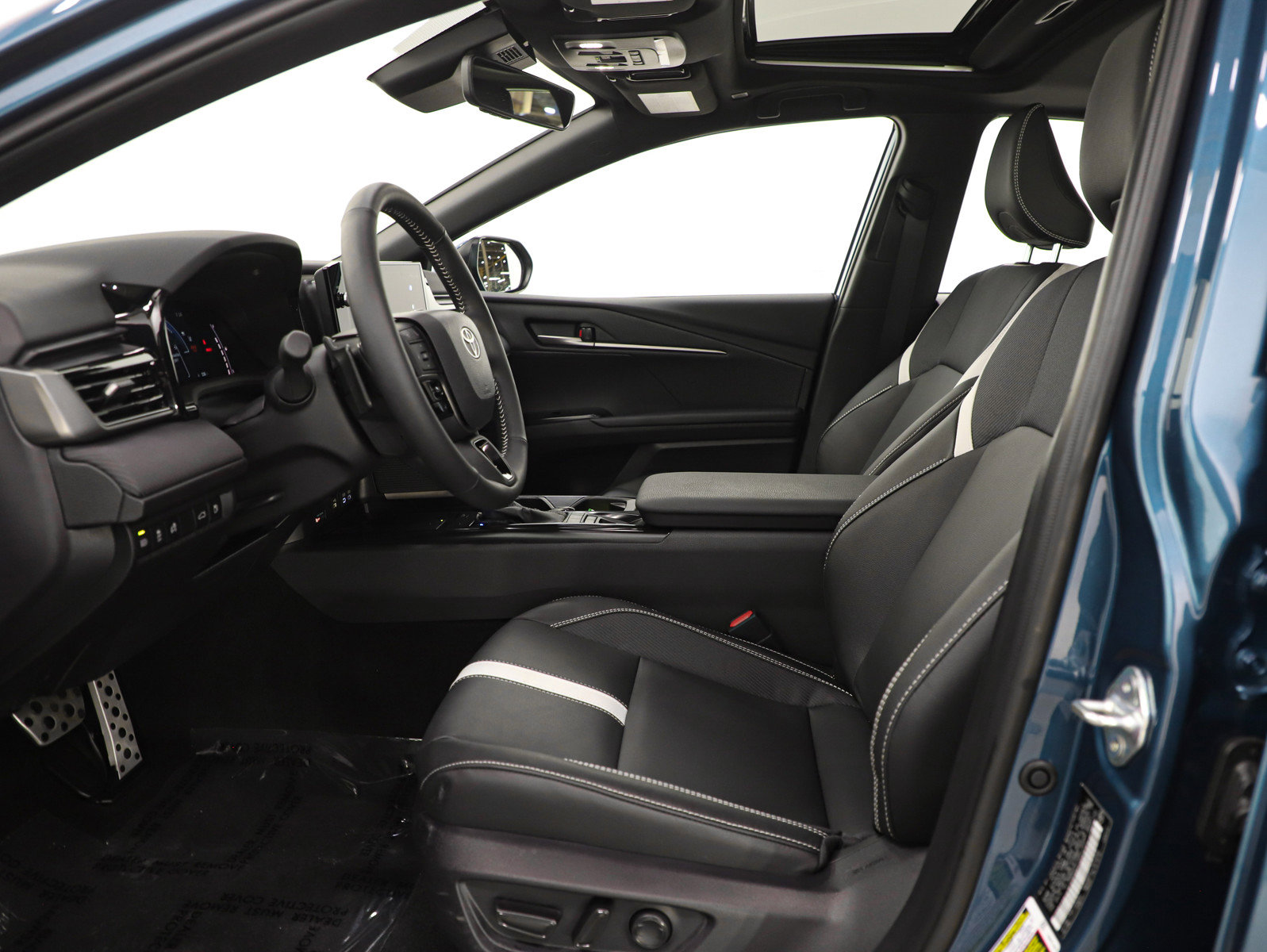 Used 2026 Toyota Camry SE w/ Multimedia Upgrade Package image 21