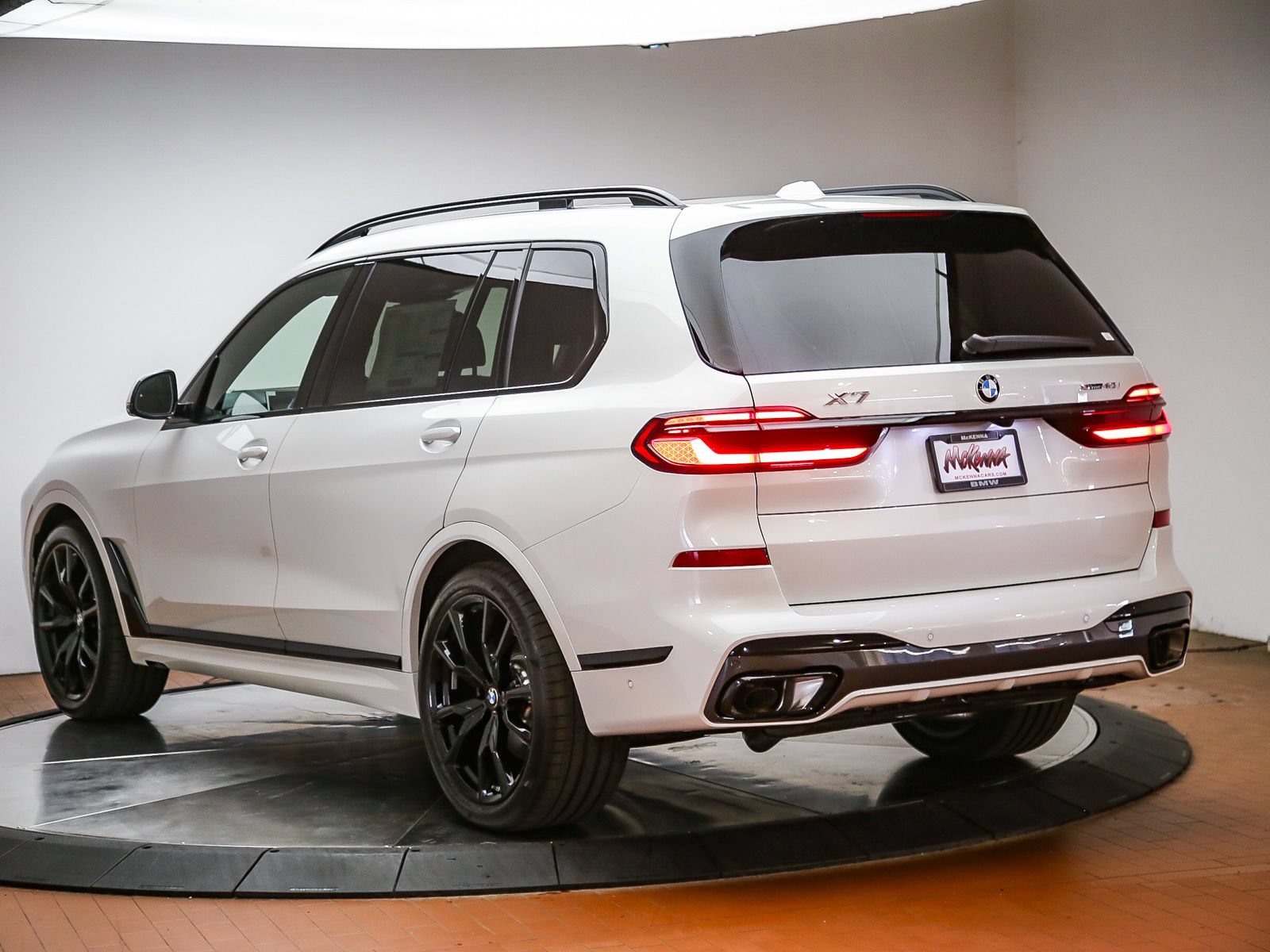 New 2027 BMW X7 xDrive40i w/ M Sport Package AWD/4WD image 2