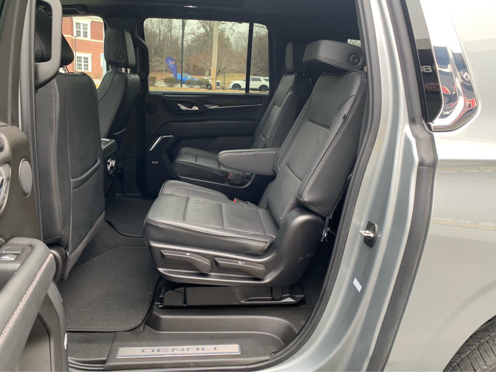 Used 2024 GMC Yukon XL Denali image 23