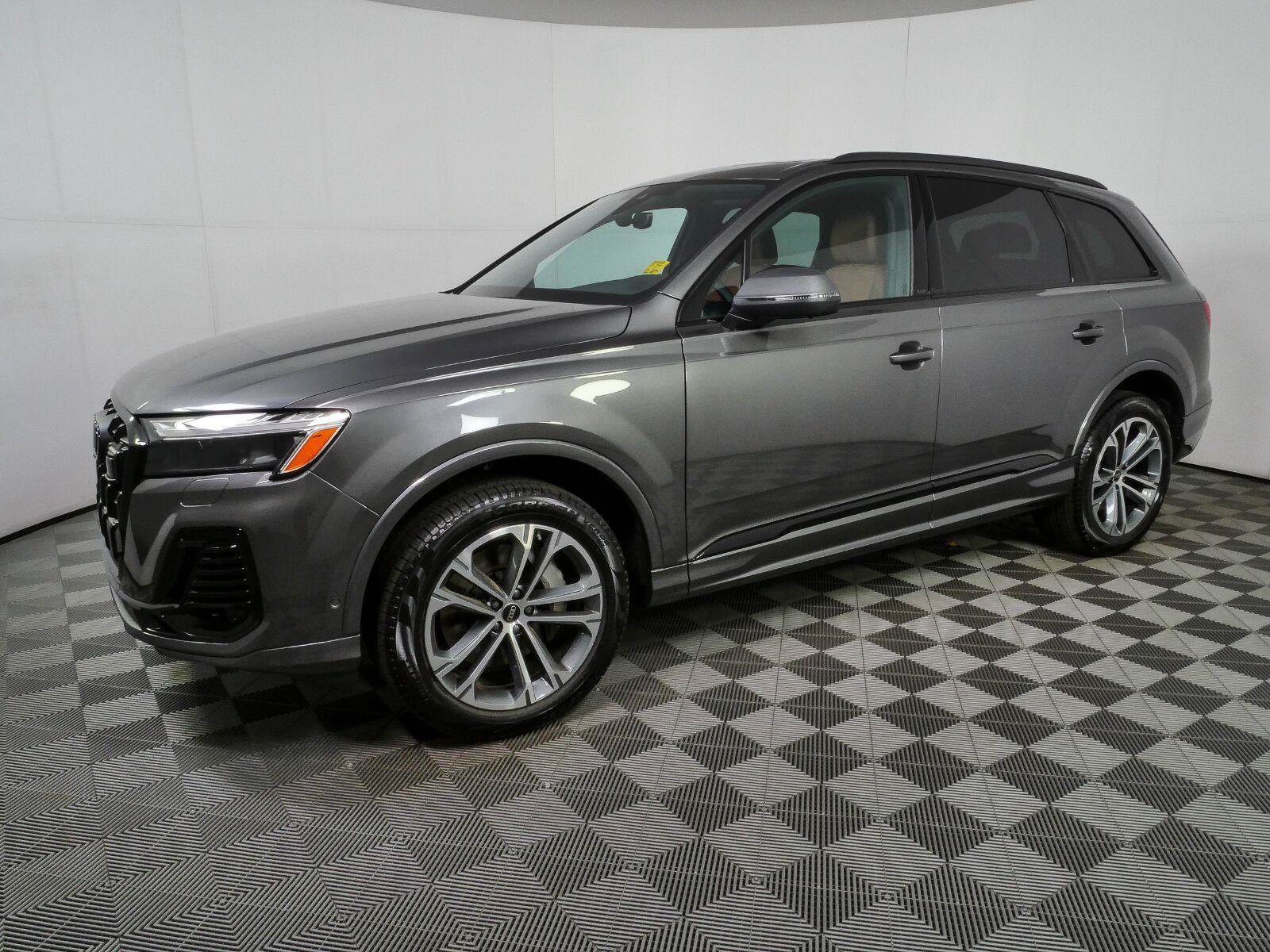 Used 2026 Audi Q7 3.0T Premium w/ Convenience Plus Package AWD/4WD image 29