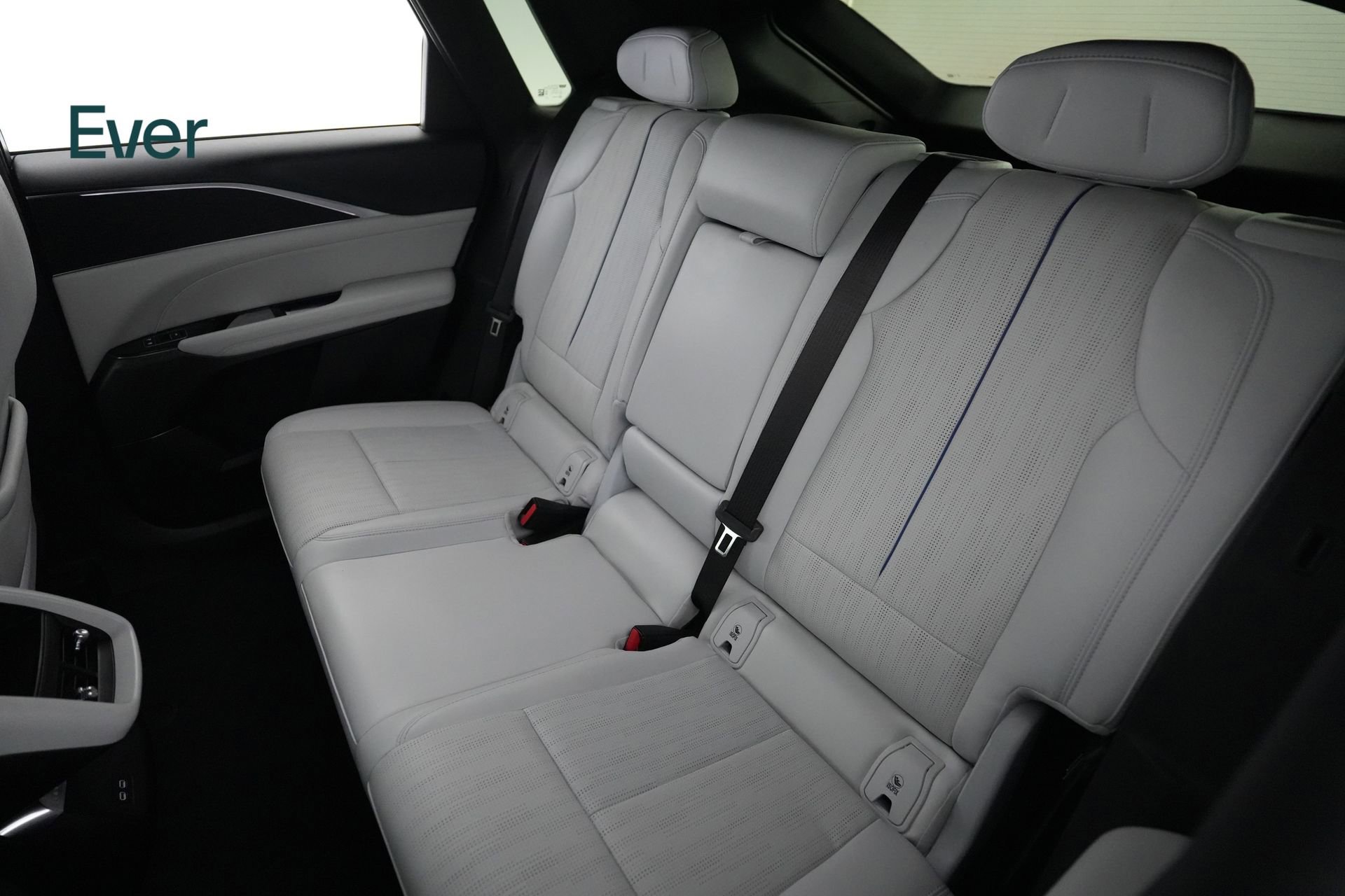Used 2024 Cadillac Lyriq Luxury AWD/4WD image 24