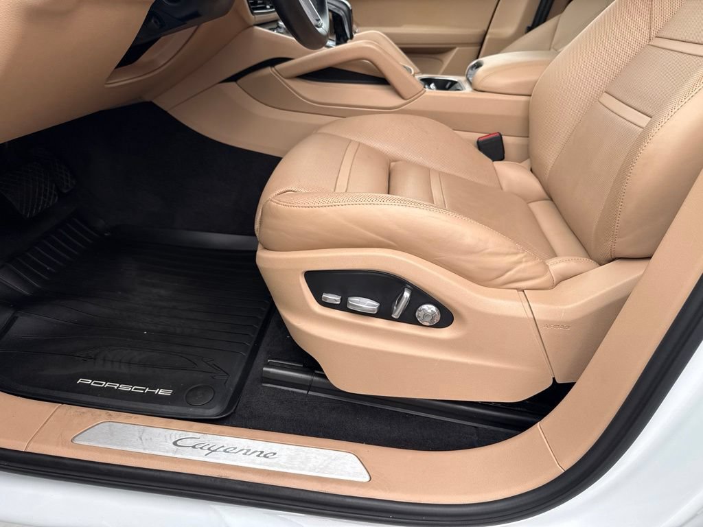 Used 2020 Porsche Cayenne AWD/4WD image 14