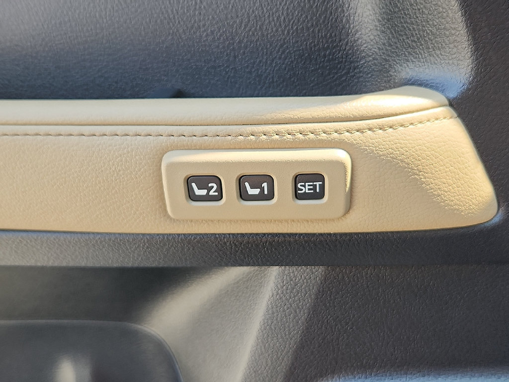 Used 2014 Toyota 4Runner Limited AWD/4WD image 19