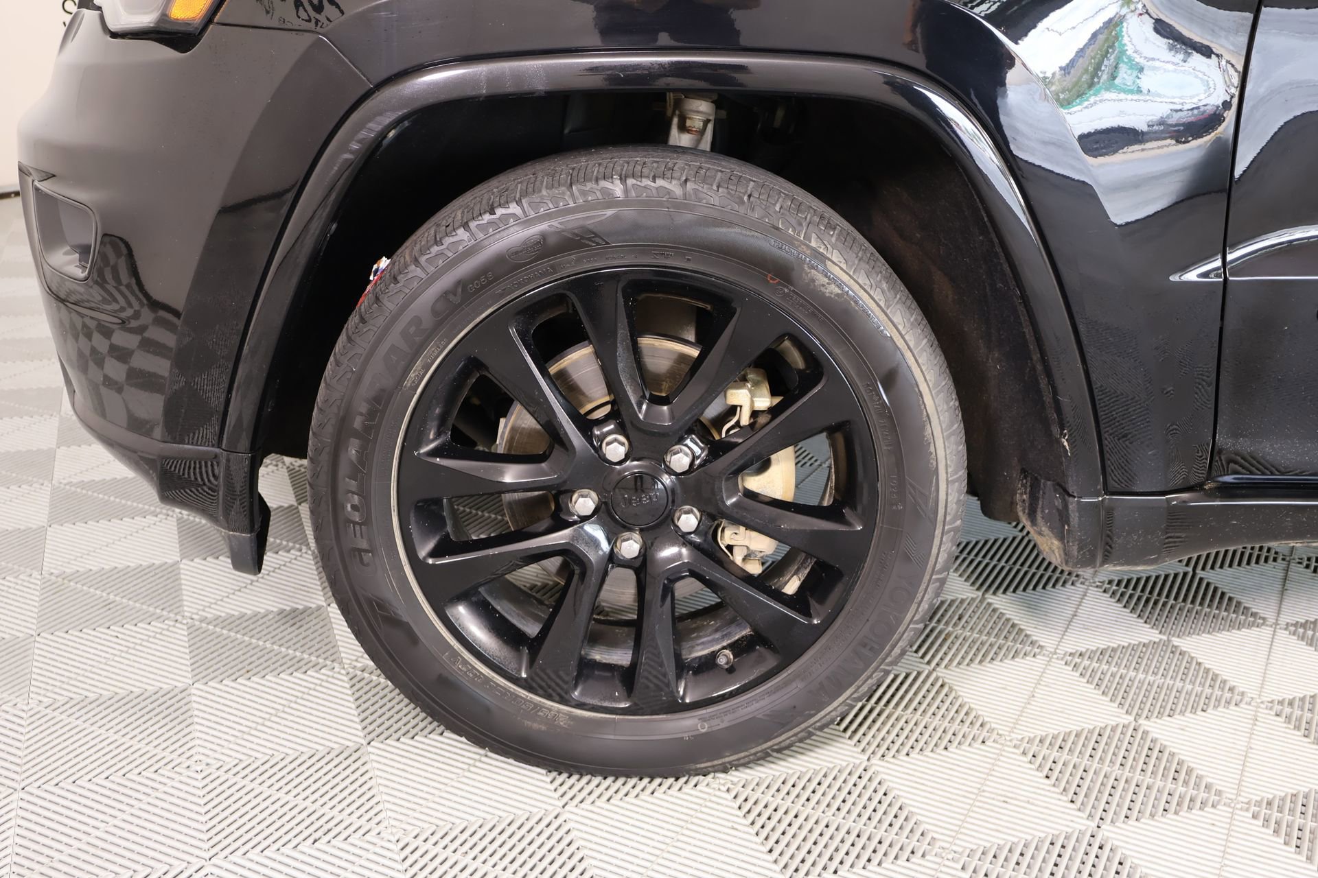 Used 2020 Jeep Grand Cherokee Altitude AWD/4WD image 18