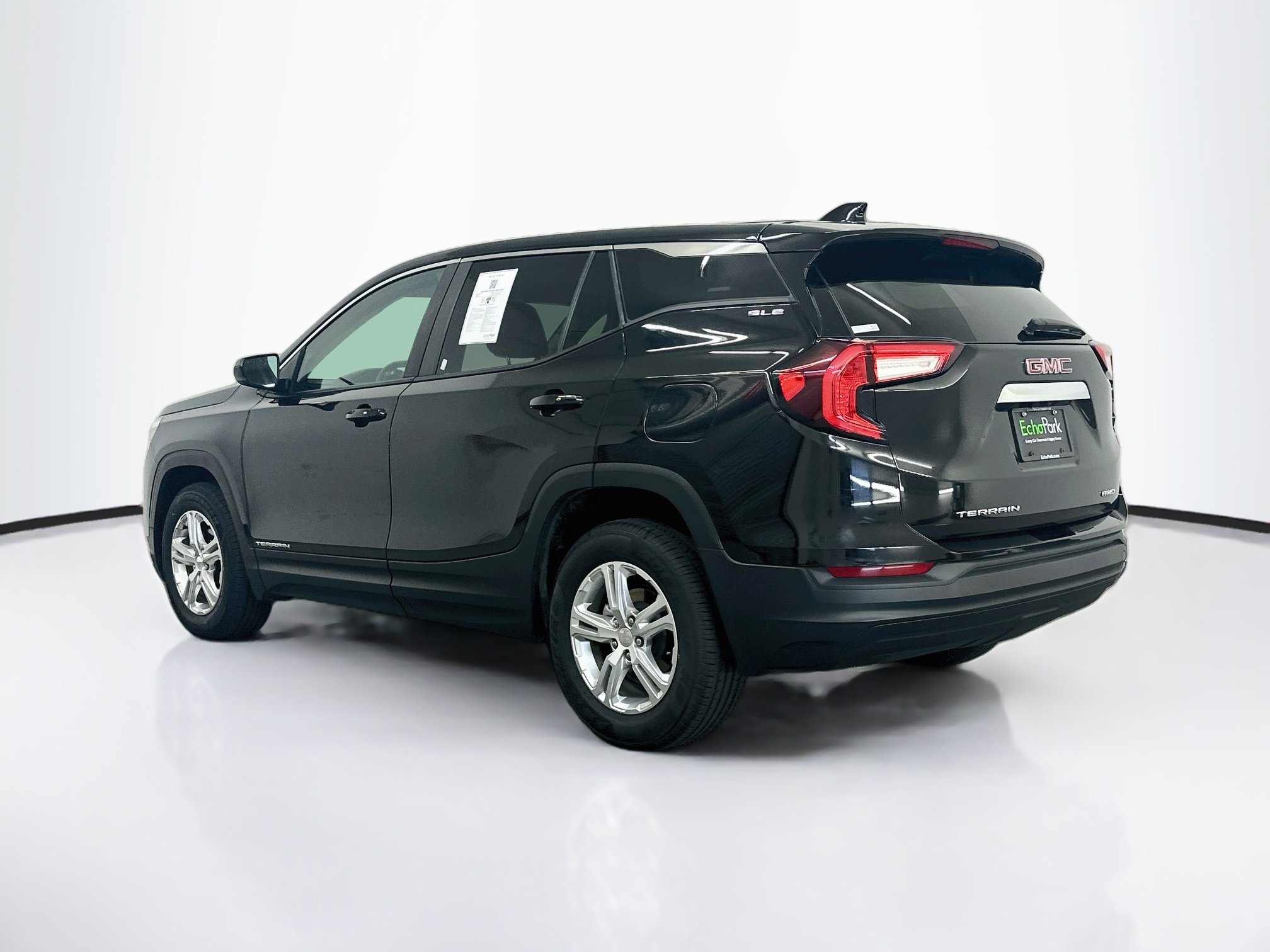 Used 2024 GMC Terrain SLE AWD/4WD image 5