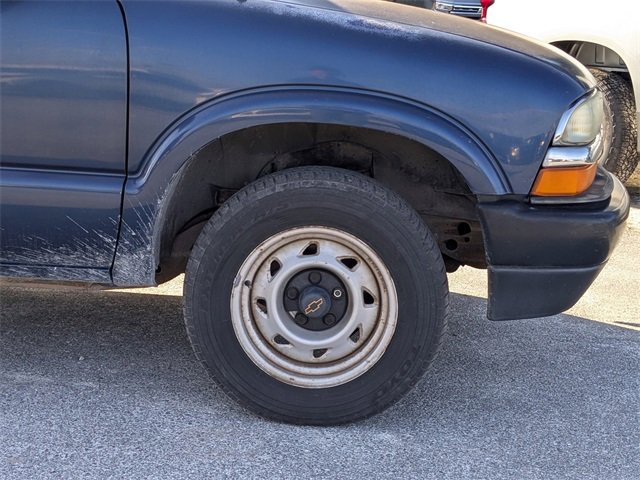 Used 2003 Chevrolet S10 Pickup 2WD Regular Cab image 11