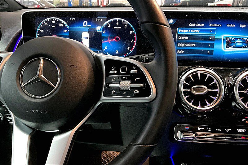 Used 2021 Mercedes-Benz GLB 250 w/ Premium Package image 17