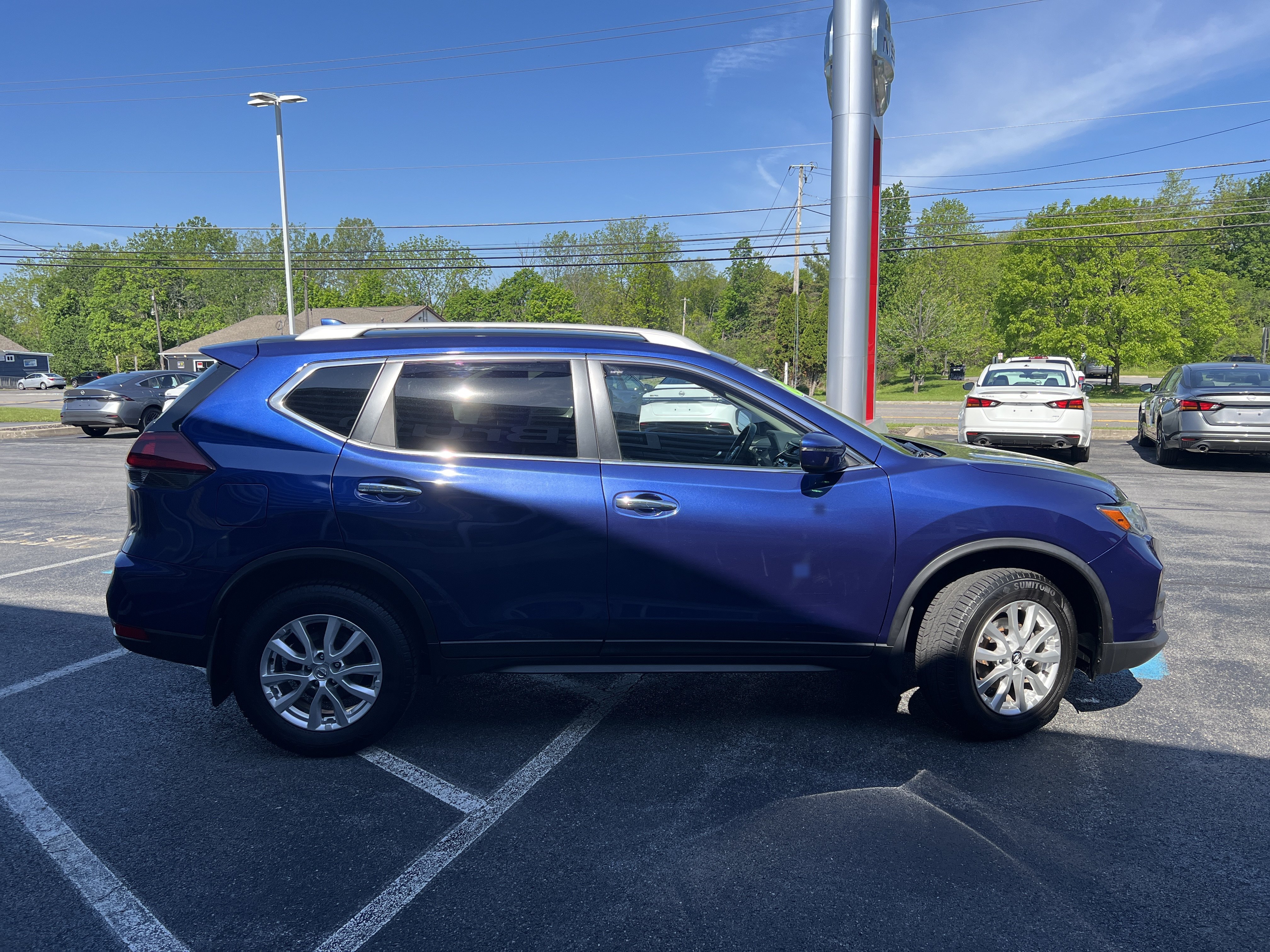 Used 2018 Nissan Rogue SV AWD/4WD image 9