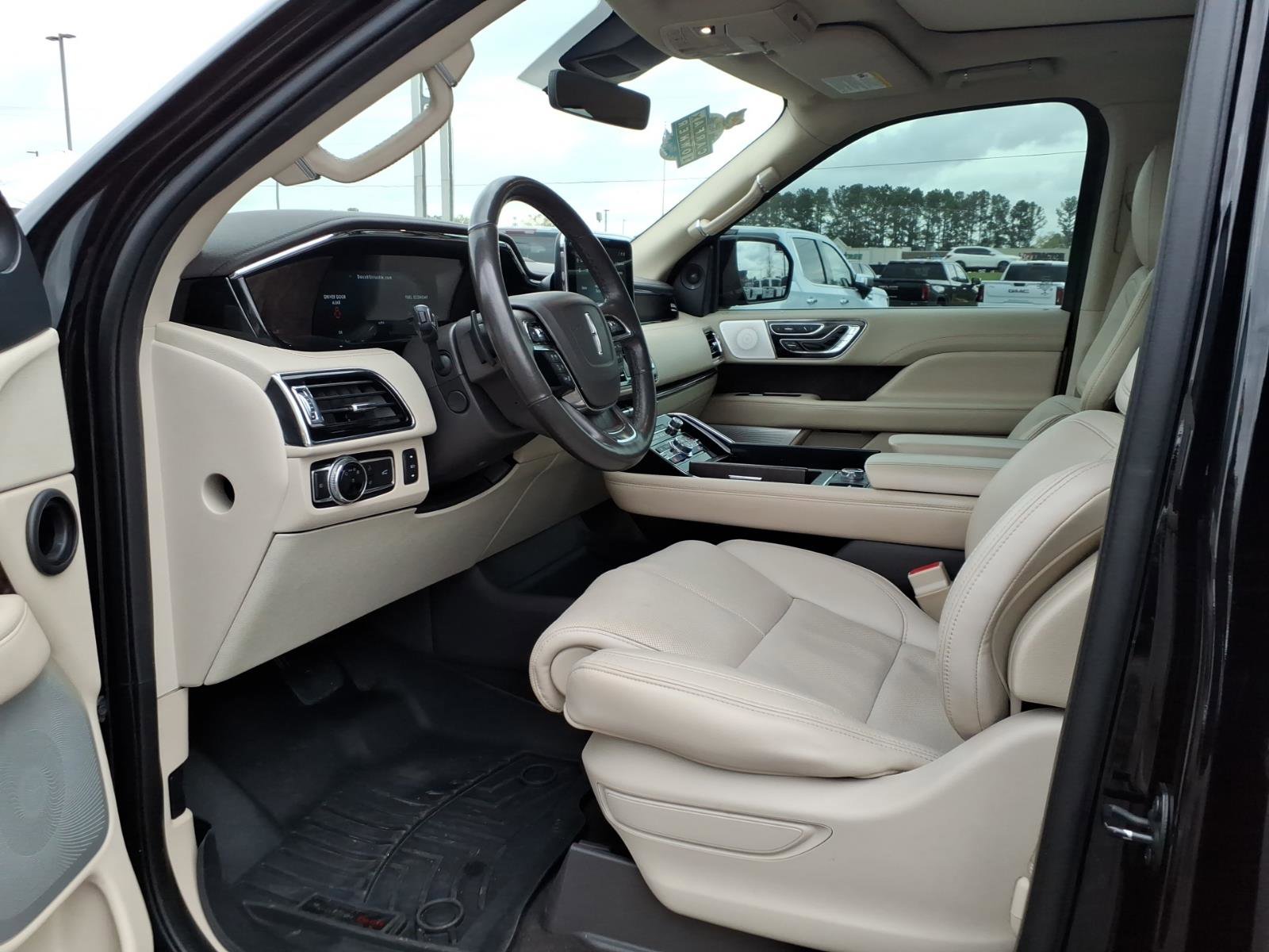 Used 2021 Lincoln Navigator L Reserve w/ Luxury Package image 21