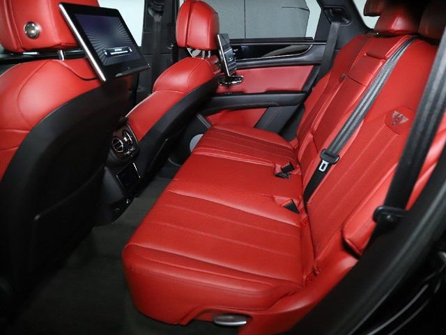 Used 2022 Bentley Bentayga image 27