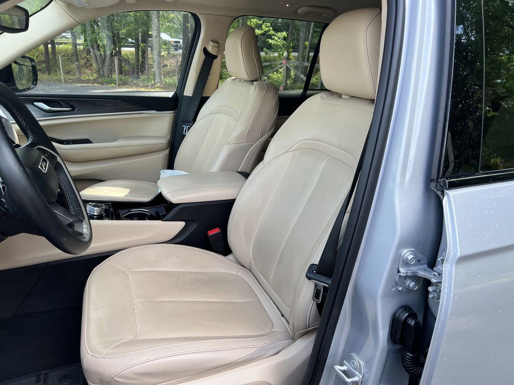 Used 2022 Jeep Grand Cherokee Limited image 15