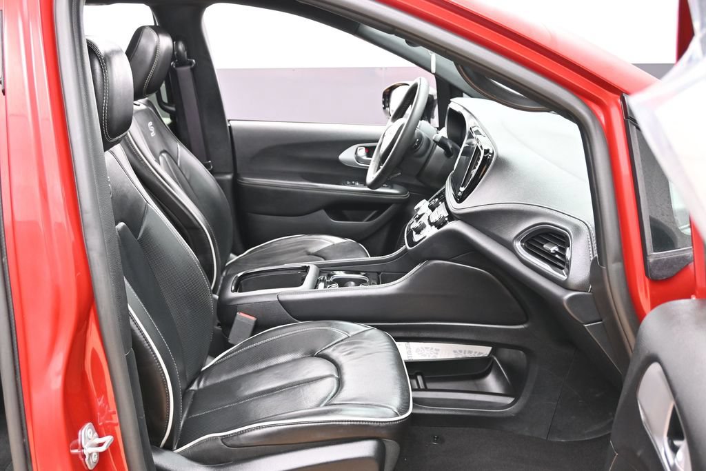 Used 2025 Chrysler Pacifica Limited FWD image 37
