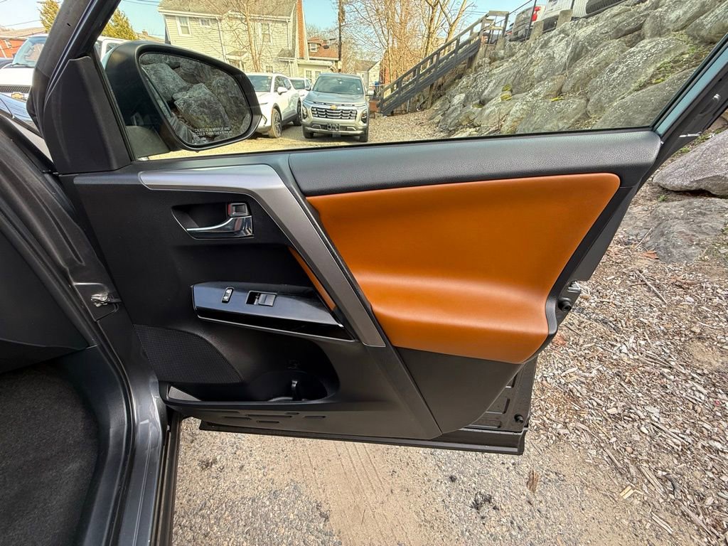 Used 2016 Toyota RAV4 Limited AWD/4WD image 17