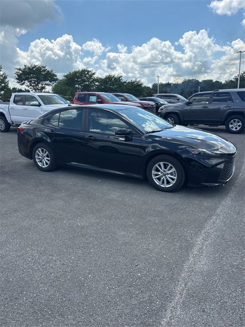 Used 2025 Toyota Camry LE image 4