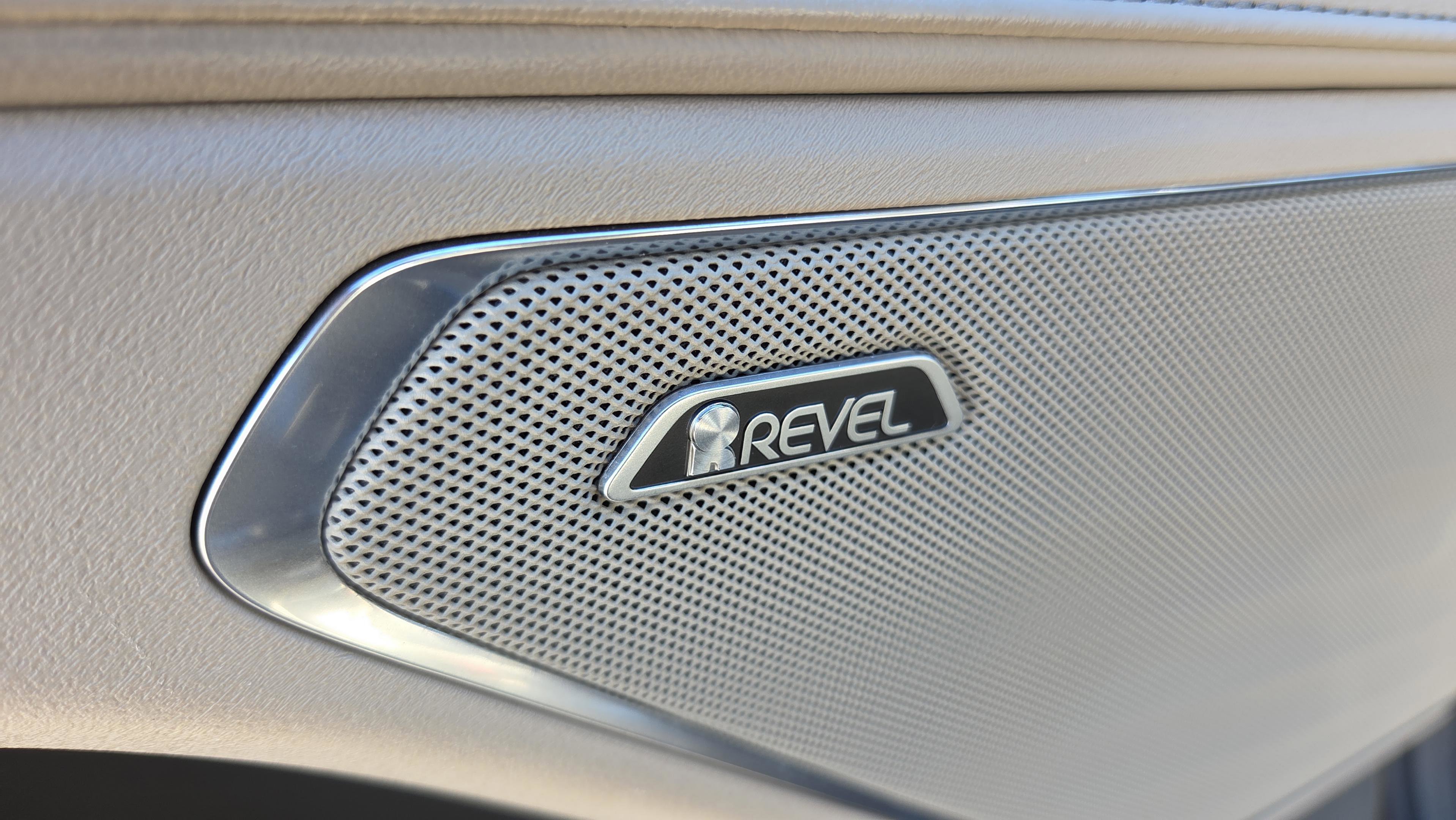 Used 2024 Lincoln Nautilus Premier w/ Equipment Group 102A image 14