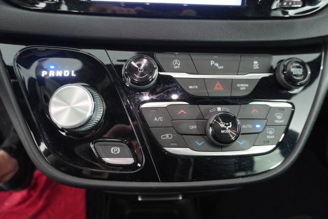Used 2020 Chrysler Pacifica Touring-L image 29