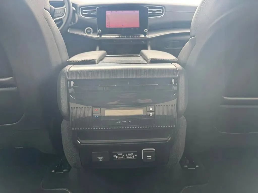 Used 2023 Jeep Wagoneer Series II AWD/4WD image 20