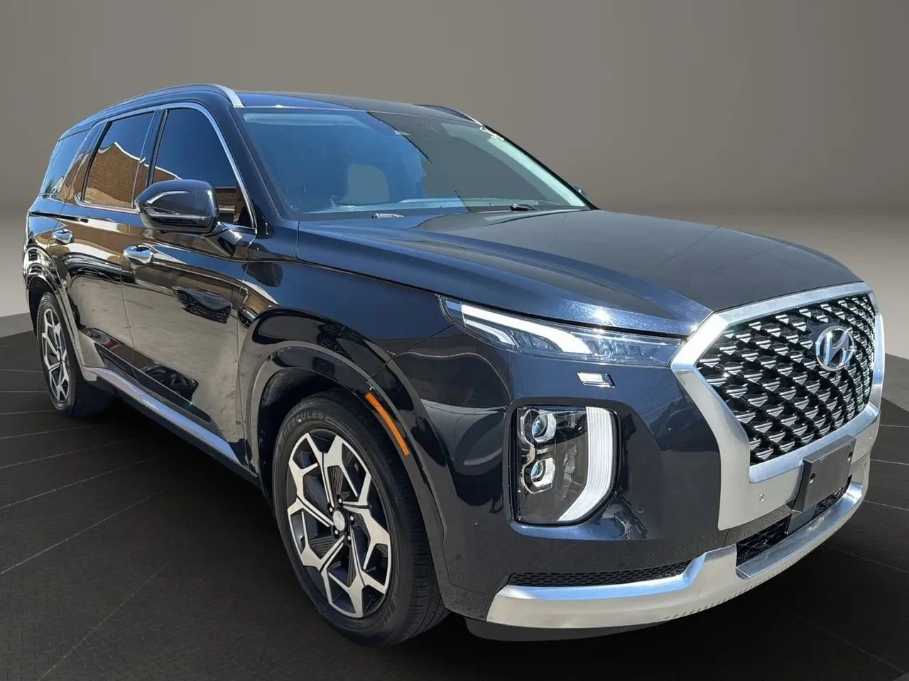 Used 2022 Hyundai Palisade Calligraphy image 3