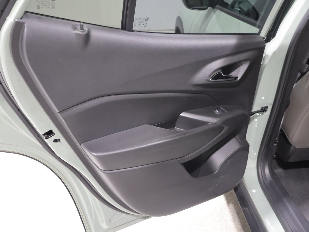 Used 2025 Chevrolet Trax ACTIV w/ Driver Confidence Package FWD image 19