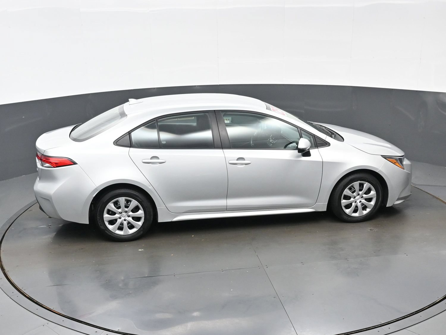 Used 2025 Toyota Corolla LE FWD image 39