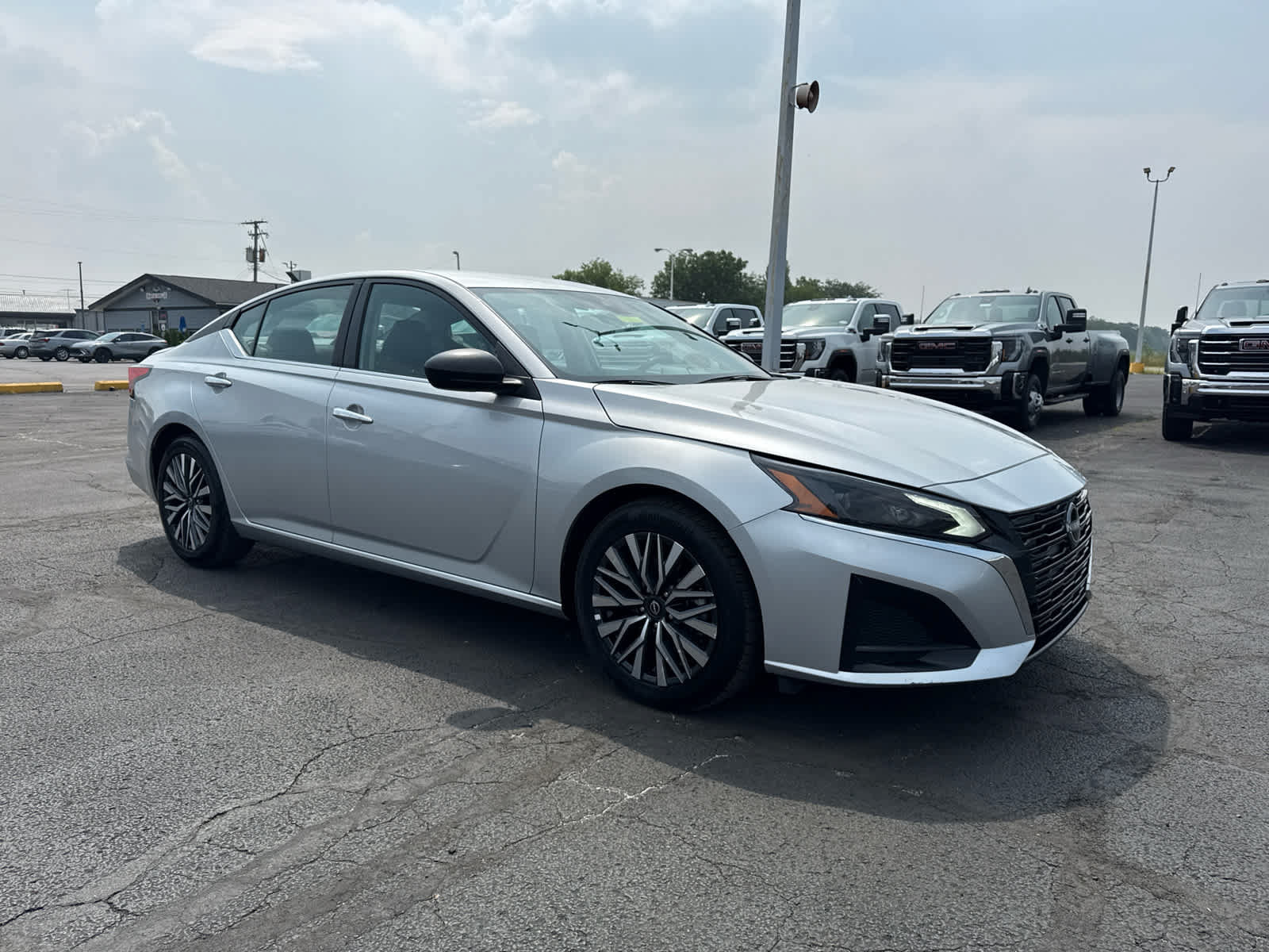Used 2025 Nissan Altima 2.5 SV FWD image 7
