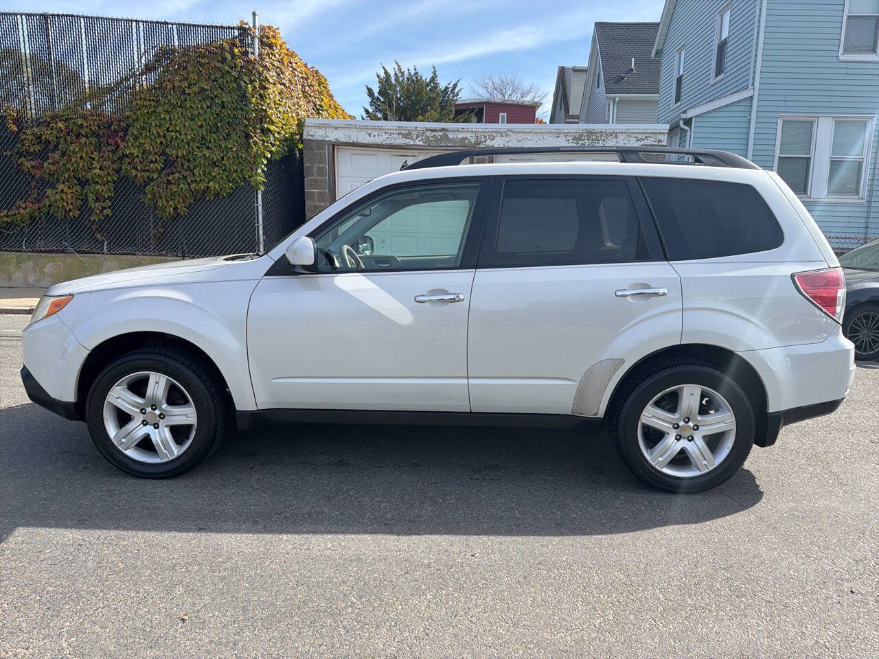 Used 2010 Subaru Forester 2.5X Premium AWD/4WD image 2