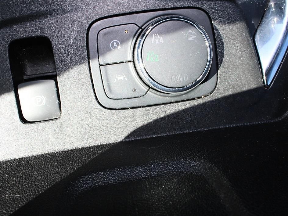 Used 2023 Chevrolet Traverse LT image 18