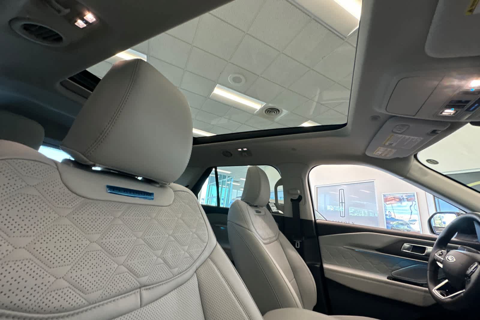 New 2026 Ford Explorer Platinum w/ LUX Leather Package AWD/4WD image 19