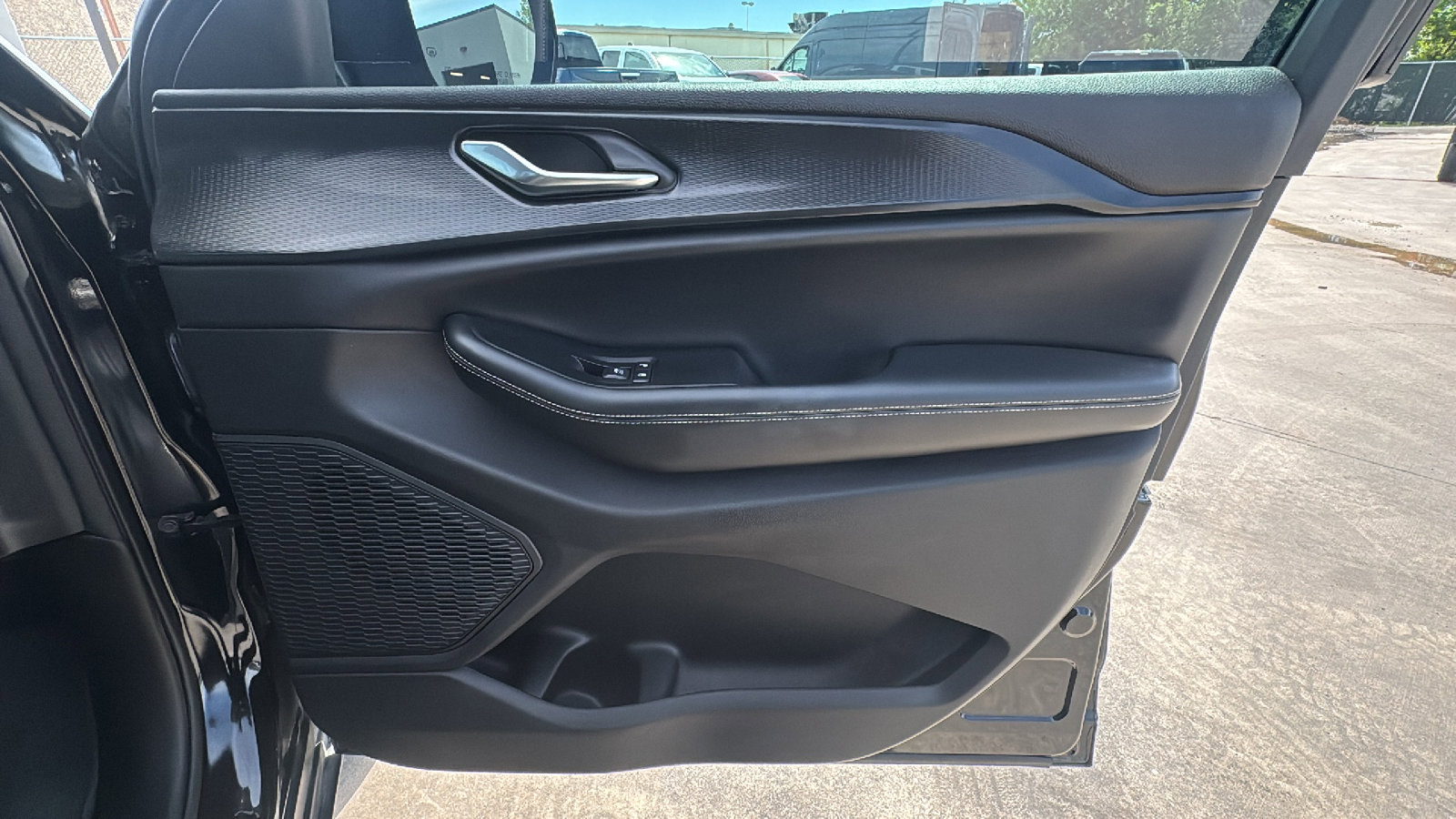 Certified 2024 Jeep Grand Cherokee L Altitude image 31