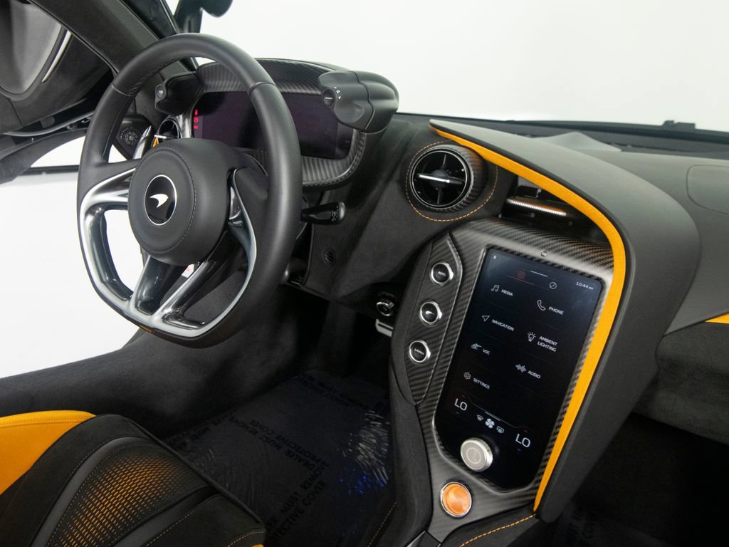 Used 2026 McLaren 750S Spider RWD image 30